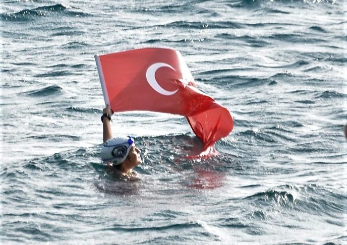 Aysu Türkoğlu Manş Denizi’ni geçen en genç Türk yüzücü oldu